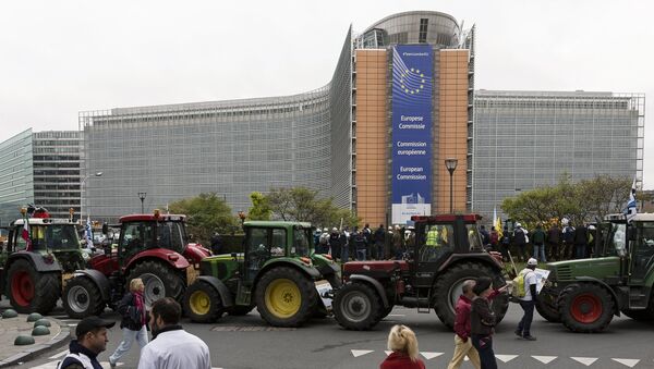 Акция протеста фермеров в Брюсселе - Sputnik Узбекистан