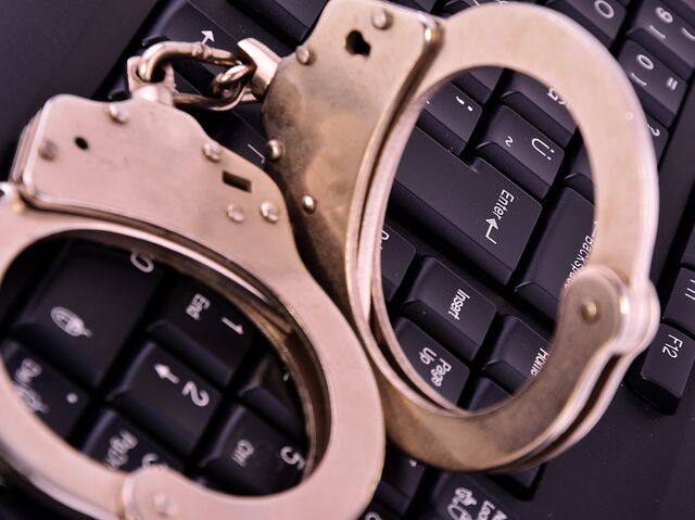 Kunnilingusdan ayol orgazmini aks ettiruvchi porno