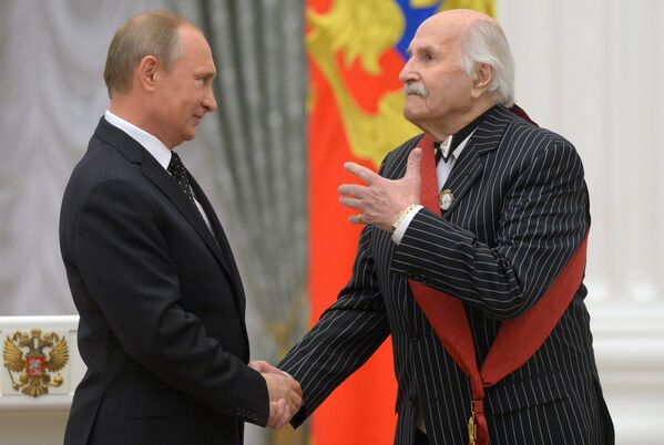 Президент РФ В.Путин вручил в Кремле государственные награды - Sputnik Узбекистан