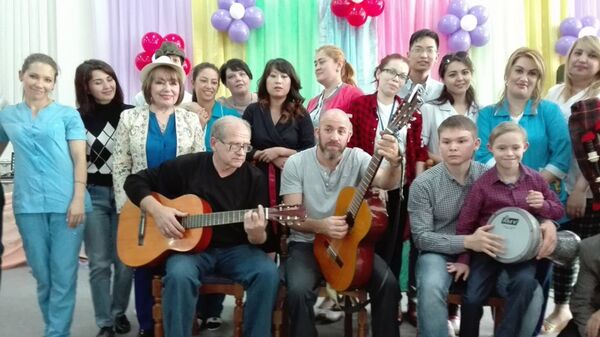 Музыкант из Израиля Таль Кравиц Музыкант из Израиля Таль Кравиц - Sputnik Узбекистан