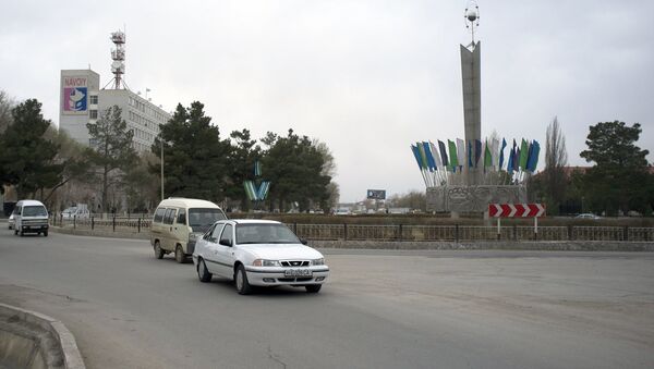Движение на улице города Навои в Узбекистане - Sputnik Узбекистан