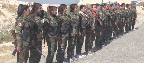 СПУТНИК_Девушки против боевиков ИГ: как готовят к бою женский батальон в Мосуле СПУТНИК_Девушки против боевиков ИГ: как готовят к бою женский батальон в Мосуле - Sputnik Узбекистан