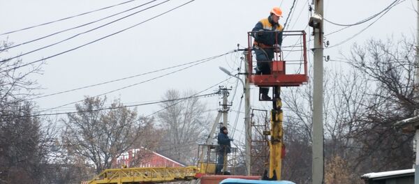 Электр тармоқларини таъмирлаш Электр тармоқларини таъмирлаш - Sputnik Ўзбекистон