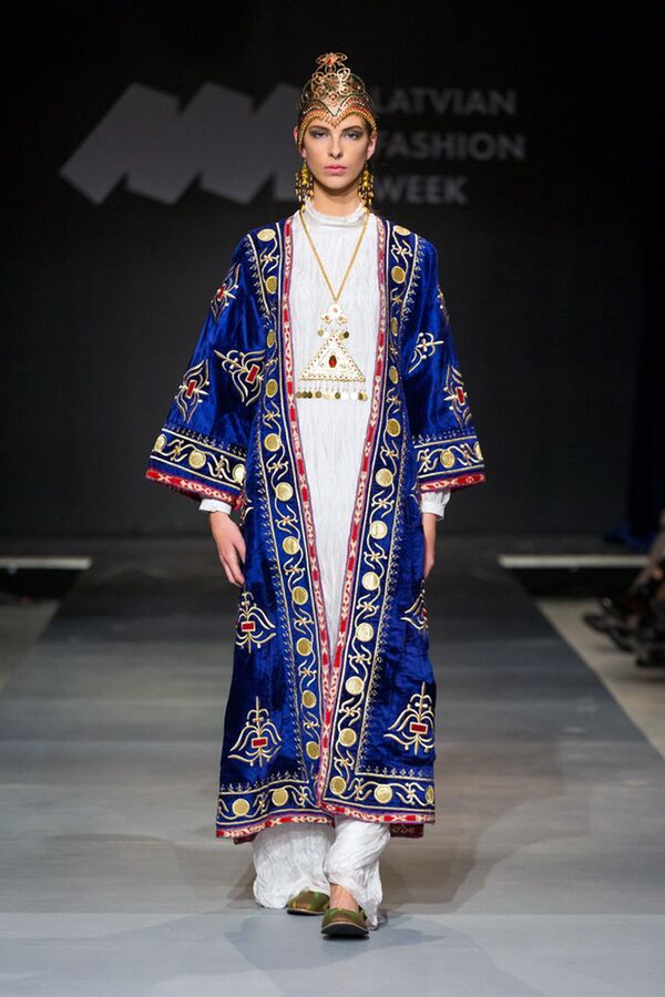 Узбекский бренд MARU представил коллекцию в Риге - Sputnik Узбекистан