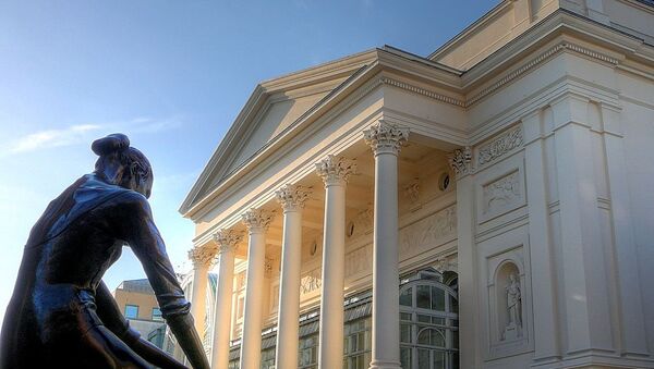 Здание Королевского театра оперы и балета в Лондоне - Sputnik Узбекистан