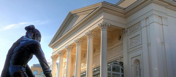 Здание Королевского театра оперы и балета в Лондоне - Sputnik Узбекистан