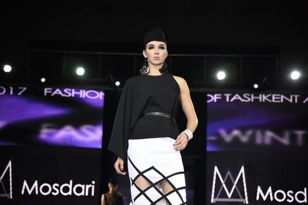 Модная Золотая осень стартовала в Ташкенте Модная Золотая осень стартовала в Ташкенте - Sputnik Узбекистан