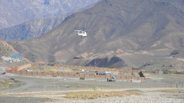 Транспортный вертолет в горах Афганистана - Sputnik Ўзбекистон