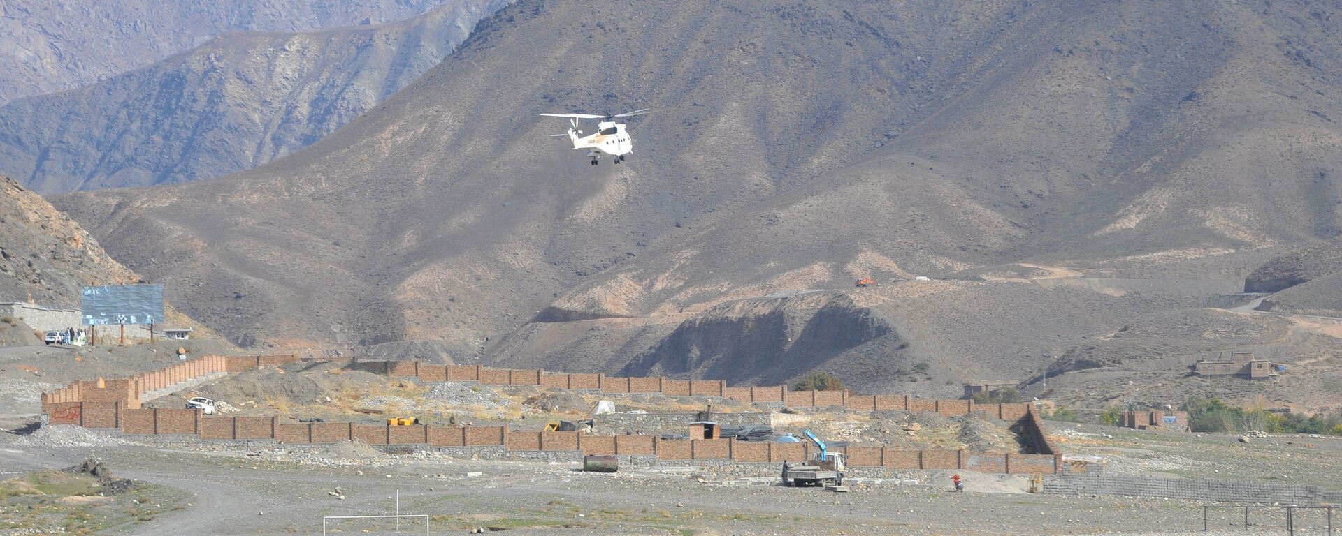 Транспортный вертолет в горах Афганистана - Sputnik Ўзбекистон, 1920, 07.12.2019