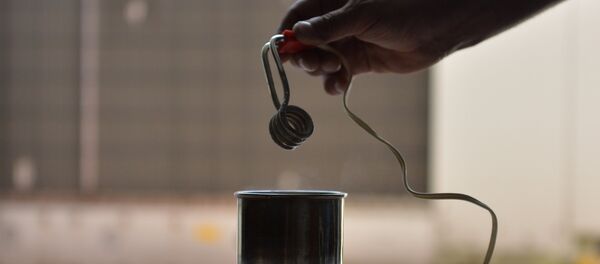 Кипятильник - незаменимая вещь в тюрьме (фото носит иллюстративный характер) - Sputnik Узбекистан