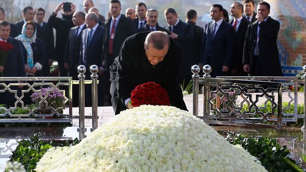 Turkiya prezidenti Islom Karimov qabriga gul qoʻydi - Sputnik Oʻzbekiston