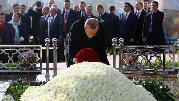 Реджеп Тайип Эрдоган на могиле Ислама Каримова - Sputnik Узбекистан