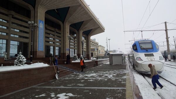 Железнодорожная станция в Узбекистане - Sputnik Узбекистан