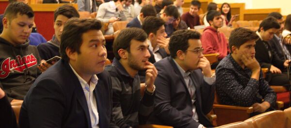 Узбекские студенты в посольстве РУз в Москве Узбекские студенты в посольстве РУз в Москве - Sputnik Ўзбекистон