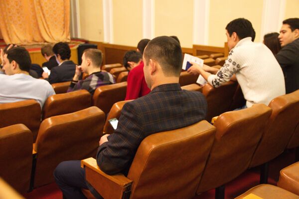 Узбекские студенты в Посольстве РУз в Москве - Sputnik Узбекистан