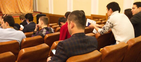 Узбекские студенты в Посольстве РУз в Москве Узбекские студенты в Посольстве РУз в Москве - Sputnik Узбекистан