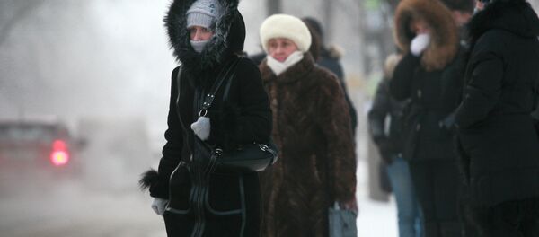 Қаттиқ совуқдаги йўловчилар Қаттиқ совуқдаги йўловчилар - Sputnik Ўзбекистон