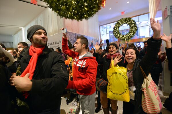 Шопинг в черную пятницу Шопинг в черную пятницу - Sputnik Узбекистан