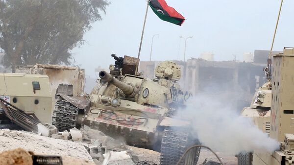 Танк Т-54 правительственных сил Ливии около города Сирта - Sputnik Ўзбекистон