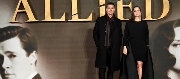 Issiq lezbiyen uning dosti bilan fisting indulges