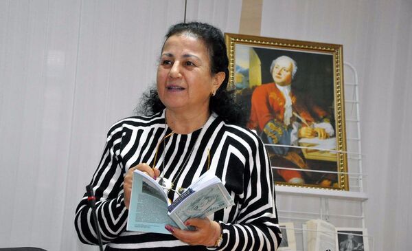 Круглый стол на тему М.В. Ломоносов: великое имя и великая судьба к 305-летию ученого - Sputnik Узбекистан