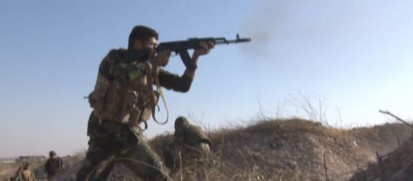 СПУТНИК_Сирийские солдаты атаковали боевиков на востоке Алеппо. Кадры перестрелки - Sputnik Узбекистан