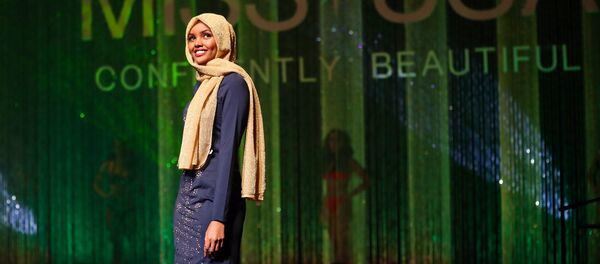 В США на конкурсе красоты девушка вышла на дефиле в буркини и хиджабе - Sputnik Узбекистан