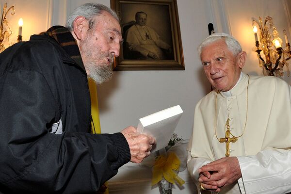 Fidel Kastro va Rim Papasi Benedikt XVI Gavanada - Sputnik O‘zbekiston