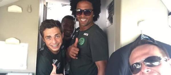 Игроки бразильской футбольной команды Шапекоэнсе - Sputnik Узбекистан