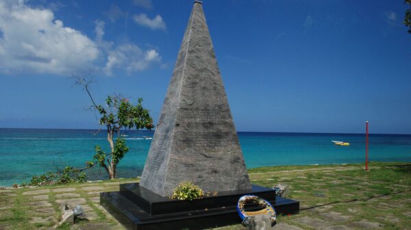 Памятник погибшим в авиакатастрофе 6 октября 1976 года - Sputnik Узбекистан