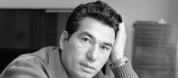 Чингиз Айтматов Чингиз Айтматов - Sputnik Ўзбекистон