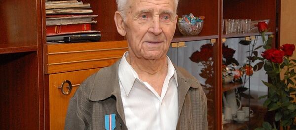 Столетний североказахстанец Павел Барильченко Столетний североказахстанец Павел Барильченко - Sputnik Узбекистан