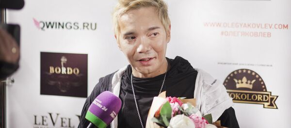 Олег Яковлев на презентации нового клипа Олег Яковлев на презентации нового клипа - Sputnik Узбекистан