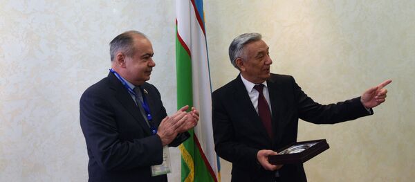 Мирза-Улугбек Абдусаламов (справа) и Ильяс Умаханов Мирза-Улугбек Абдусаламов (справа) и Ильяс Умаханов - Sputnik Узбекистан