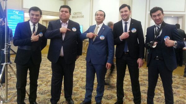 Знаменитые гости пресс-клуба агитируют проголосовать на выборах Знаменитые гости пресс-клуба агитируют проголосовать на выборах - Sputnik Узбекистан