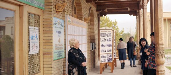 Избирательный участок №307, расположенный в администрации махалли (квартала) Хазрат имам в Ташкенте, в день тишины накануне президентских выборов в Узбекистане - Sputnik Узбекистан