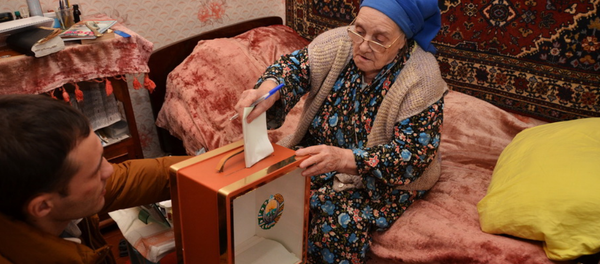 Старики и инвалиды смогли проголосовать на дому - Sputnik Узбекистан