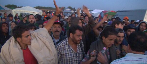 Беженцы в ЕС: толпы на дорогах, палаточные лагеря и акции протеста - Sputnik Узбекистан