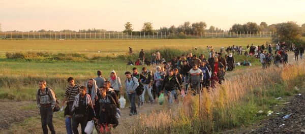 Беженцы на сербско-венгерской границе - Sputnik Узбекистан