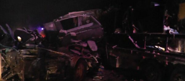 СПУТНИК_ Кадры с места крупного ДТП в Югре, где погибли дети - Sputnik Узбекистан