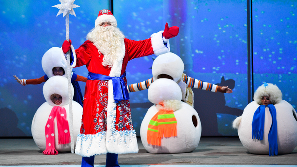 Новогодняя сказка в Москве: Дед Мороз, дельфины и касатки - Sputnik Узбекистан