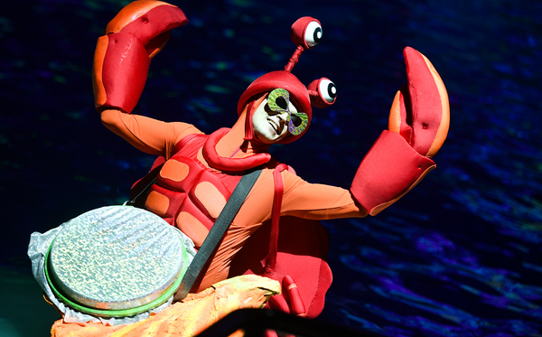 Новогодняя сказка в Москве: Дед Мороз, дельфины и косатки Новогодняя сказка в Москве: Дед Мороз, дельфины и косатки - Sputnik Узбекистан