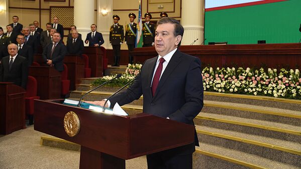 Избранный президент Шавкат Мирзиёев приносит присягу. - Sputnik Узбекистан