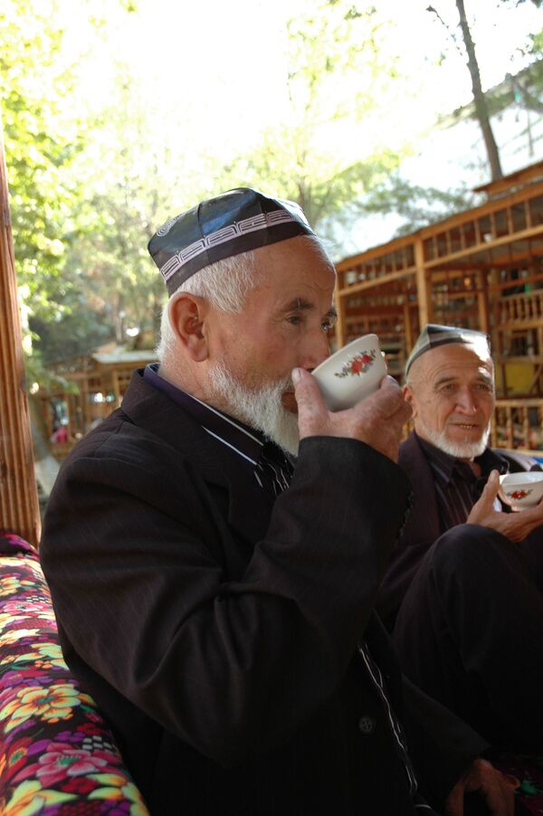 Чайхана в городе Чуст (Наманганская область) Чайхана в городе Чуст (Наманганская область) - Sputnik Узбекистан