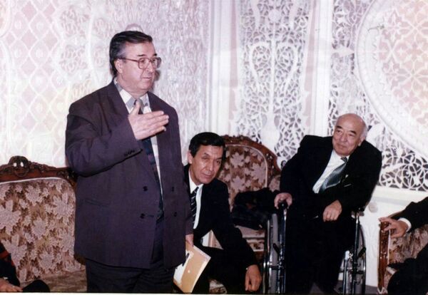 Музыкальный руководитель ансамбля Бахор, композитор, народный артист Узбекистана Бахтиёр Алиев Музыкальный руководитель ансамбля Бахор, композитор, народный артист Узбекистана Бахтиёр Алиев - Sputnik Узбекистан