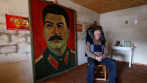 Открылся фан-клуб Иосифа Сталина в Грузии - Sputnik Узбекистан