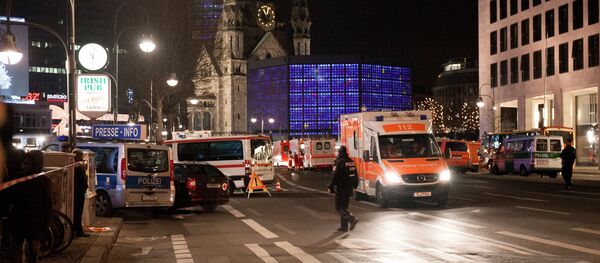 Берлинда юк машинаси одамларни босиб кетди Берлинда юк машинаси одамларни босиб кетди - Sputnik Ўзбекистон