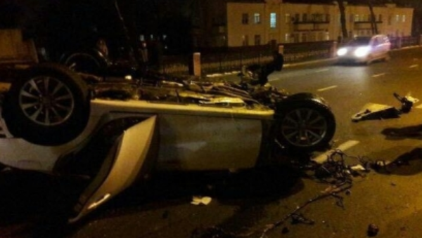 Автомобиль LEXUS разбился на дороге Ташкента - пассажиры чудом выжили - Sputnik Узбекистан