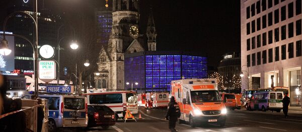 Грузовик въехал на рождественский рынок в Берлине - Sputnik Узбекистан