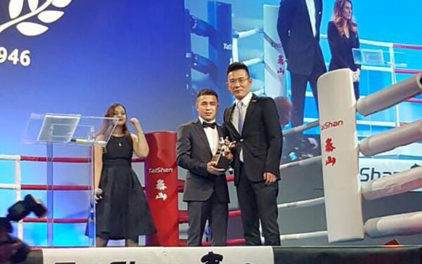 Хасанбой Дусматов награжден Международной ассоциацией любительского бокса (AIBA) призом Лучший боксер года - Sputnik Узбекистан